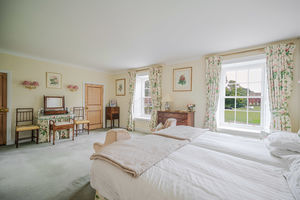 Principal bedroom- click for photo gallery